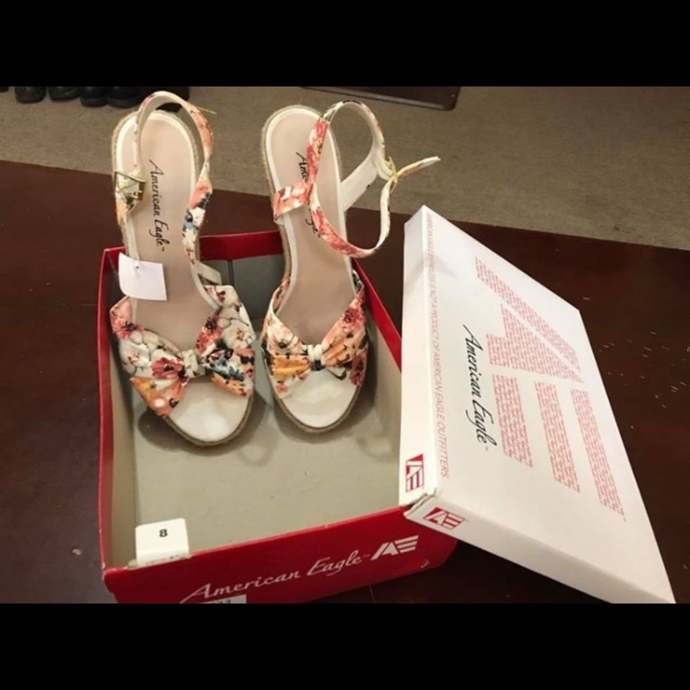 American eagle wedges size 8
